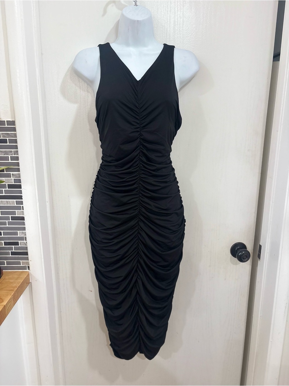 Evereve Black Ruched V-Neck Midi Dress